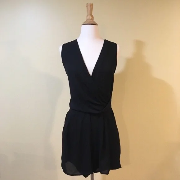 Sleeveless Deep V Surplice Neckline Chiffon Romper w Pockets - Picture 3 of 3